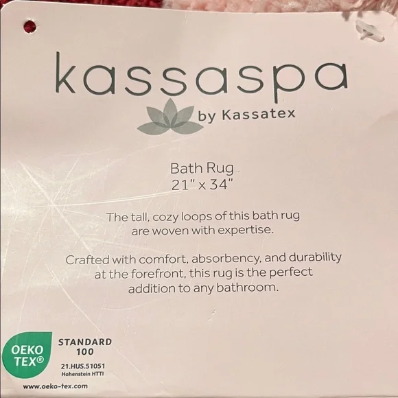 Kassatex Pink and Red Lip Bath Mat and 2 hand towels - Picture 4 of 6